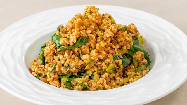 Yanına da Yoğurt: Pazılı Kıymalı Bulgur