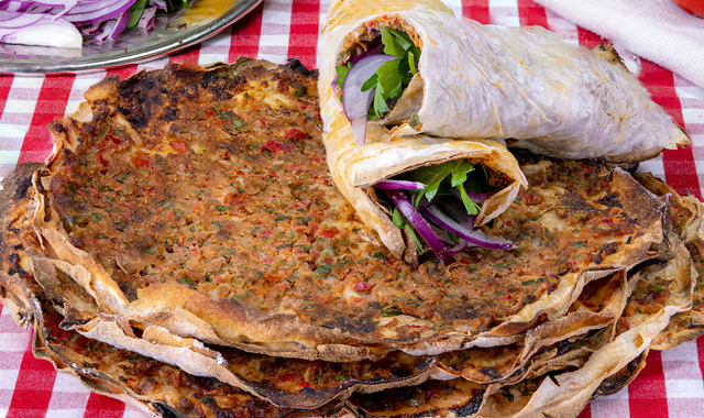 En Pratiği: Yufkadan Lahmacun