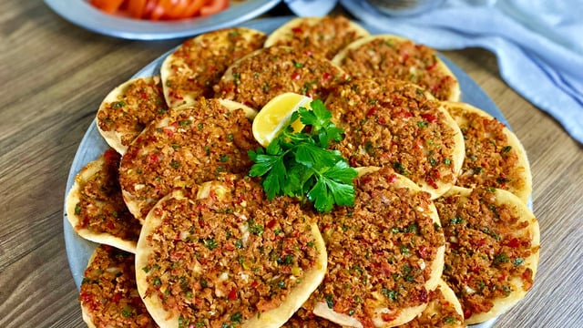 En Ekonomiği: 250 Gram Kıymayla 2 Tepsi Fındık Lahmacun