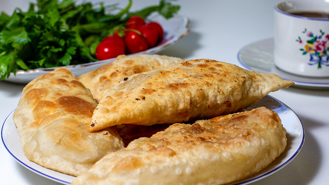 Lezzetleri Hep Hafif Olsun: Yağ Çekmeden Börek Nasıl Kızartılır?