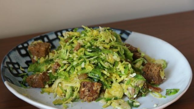 Sen de mi Brütüs: Sezar Soslu Brüksel Lahanası