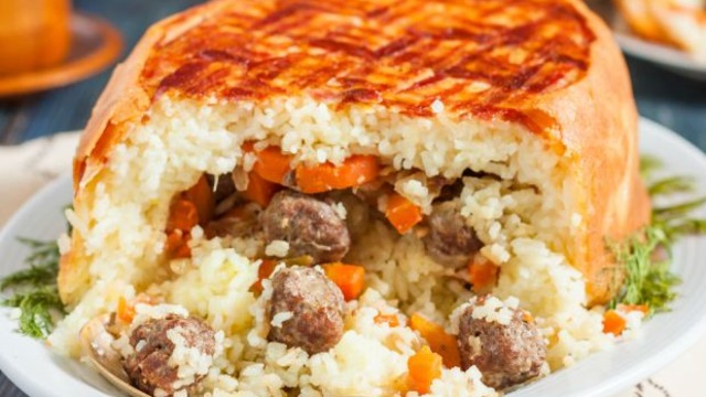Tek Başına Ziyafet: Köfteli Perde Pilavı