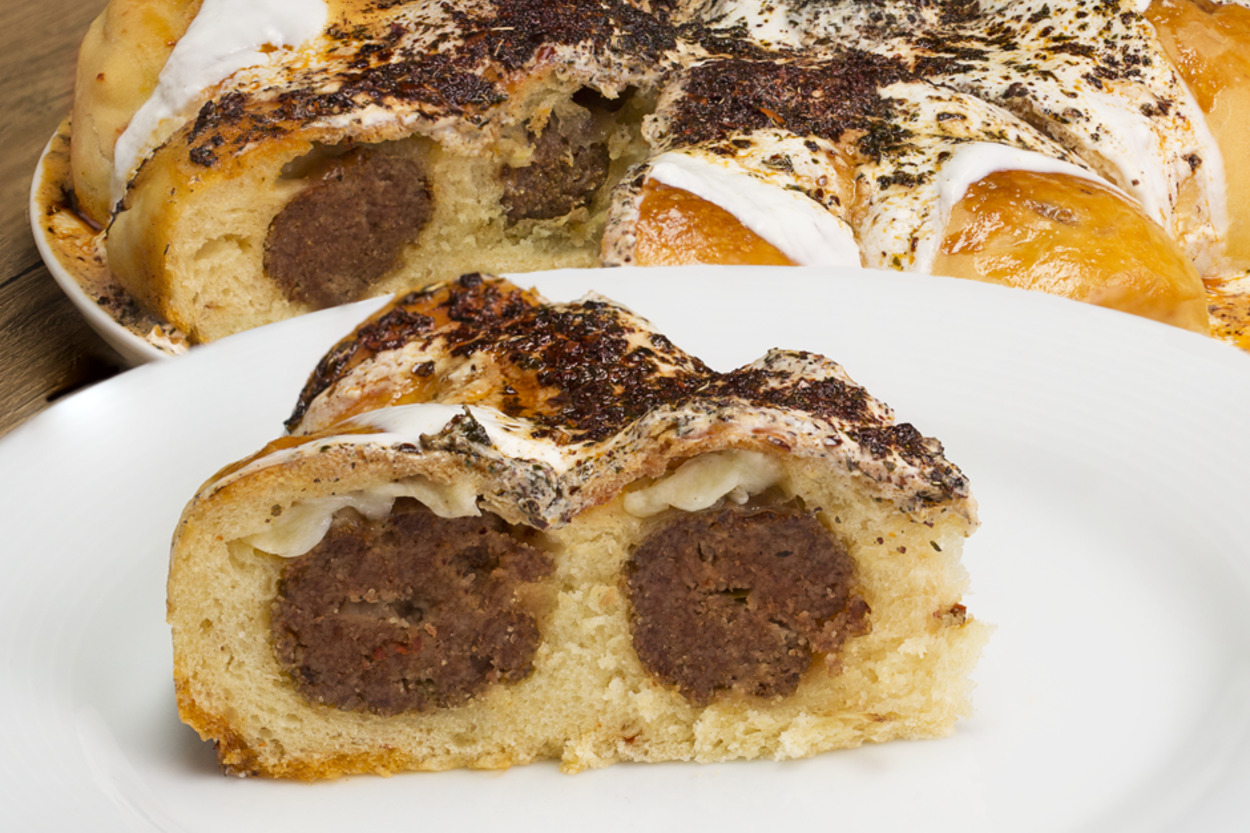Büyük Oynayanlara: Köfteli Çiçek Ekmek