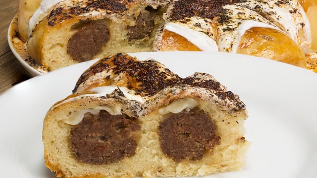Büyük Oynayanlara: Köfteli Çiçek Ekmek