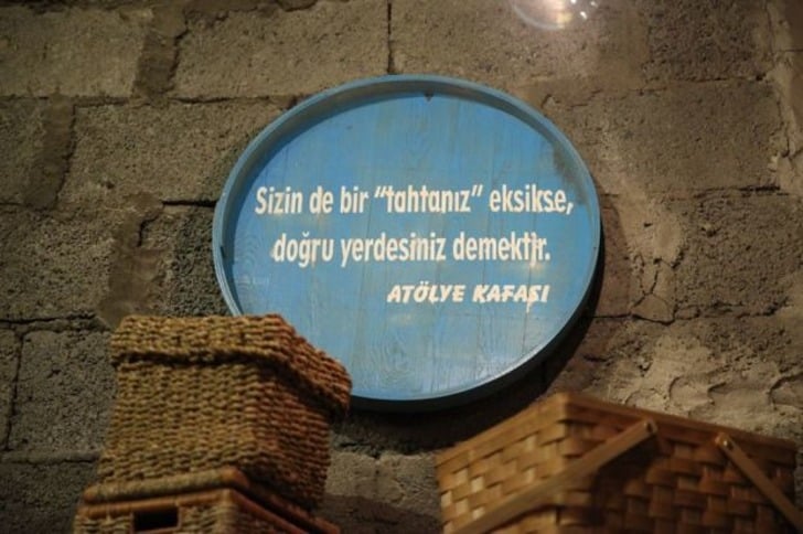Sadece Yiyeceklerin Değil İçindeki Her Şeyin Satılık Olduğu Mekan: Atölye Kafası