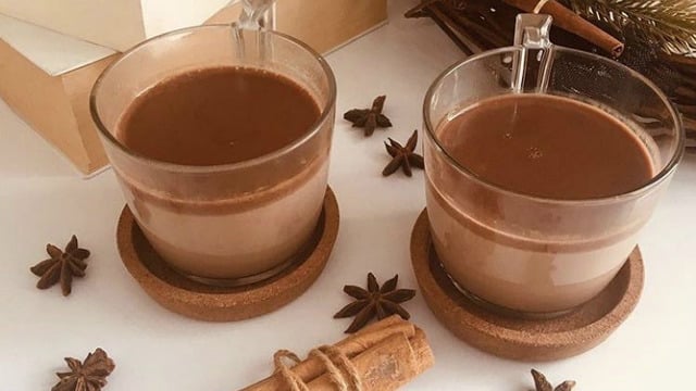 Bir Bardağı Yetmez: Baharatlı Sıcak Çikolatalı Süt