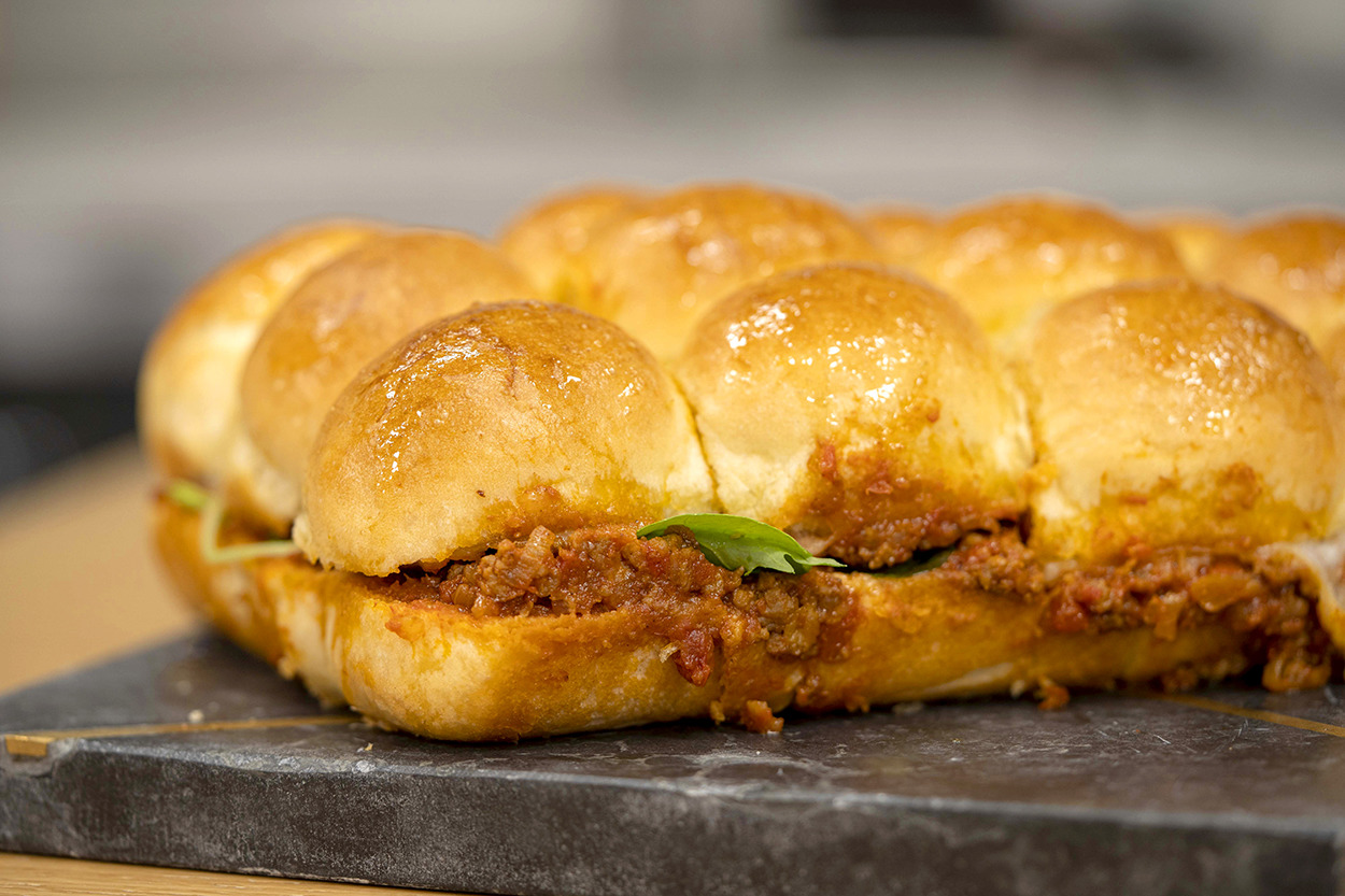 Mini Mini Lokmalık: Tepside Kıymalı Mini Burger