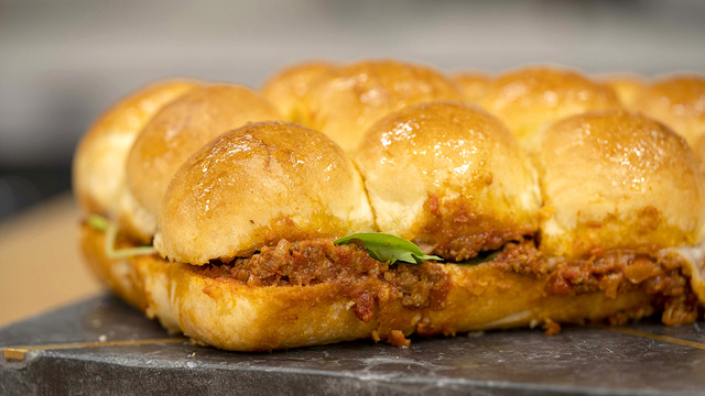 Mini Mini Lokmalık: Tepside Kıymalı Mini Burger