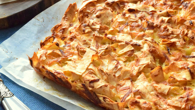 Bırak Dağınık Kalsın: Patatesli Kaşarlı Kırpık Börek