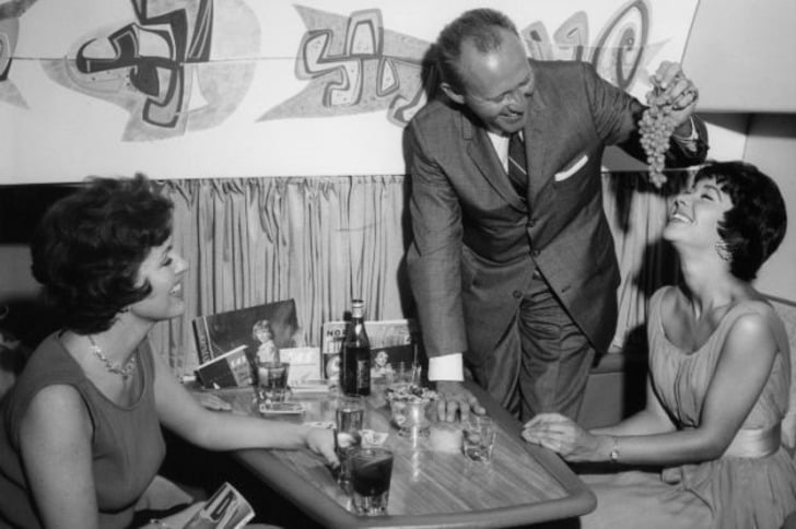 50 Yıl Önce Uçaklarda İkram Edilen Yemekleri Gösteren 22 Şaşırtıcı Fotoğraf