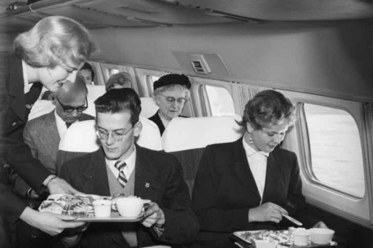 50 Yıl Önce Uçaklarda İkram Edilen Yemekleri Gösteren 22 Şaşırtıcı Fotoğraf