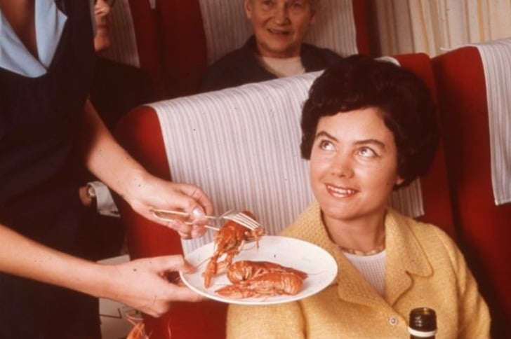 50 Yıl Önce Uçaklarda İkram Edilen Yemekleri Gösteren 22 Şaşırtıcı Fotoğraf
