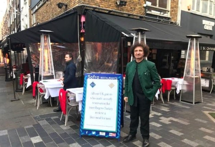 Umumi Tuvalette Yaşarken Londra'nın En Zengin Şeflerinden Biri Olan Hüseyin Özer