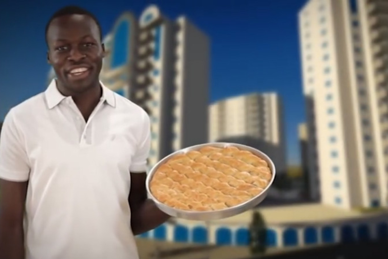 Tanzanyalı Ökkeş'in Aşırı Fantastik Baklavalı İnşaat Reklamı
