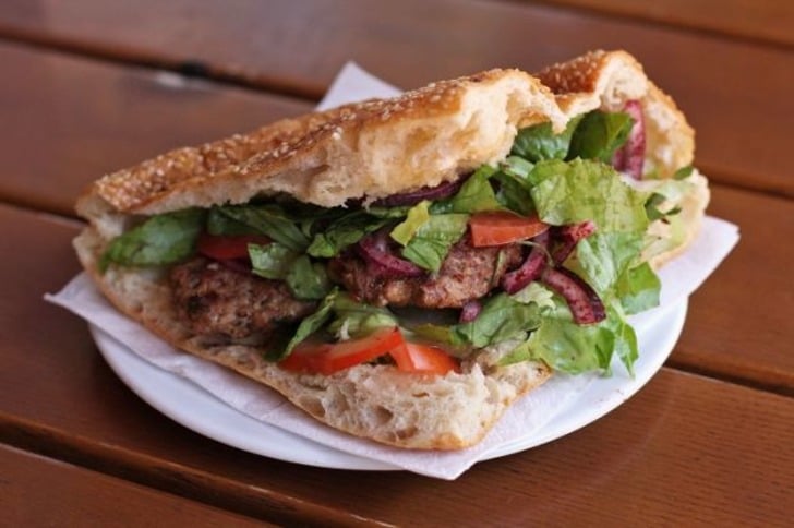 Köfte-Ekmek Yüzünden Somon Seven Karısını Aldatan Adamın Hikayesi