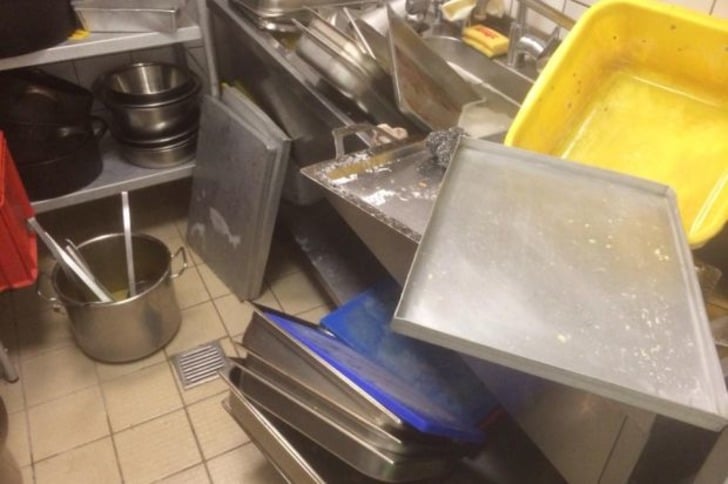 Sadece Restoran Mutfağında Çalışmış Olanların Anlayabileceği 17 Acı Görüntü