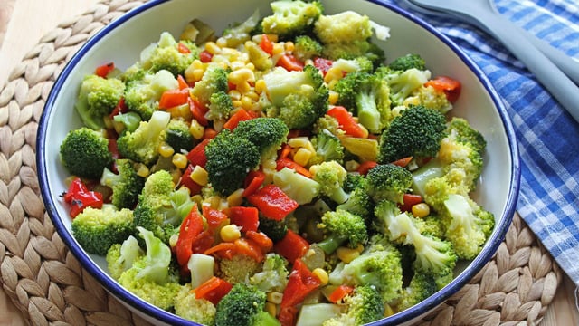 Pratik ve Kolay: Zeytinyağlı Brokoli Salatası