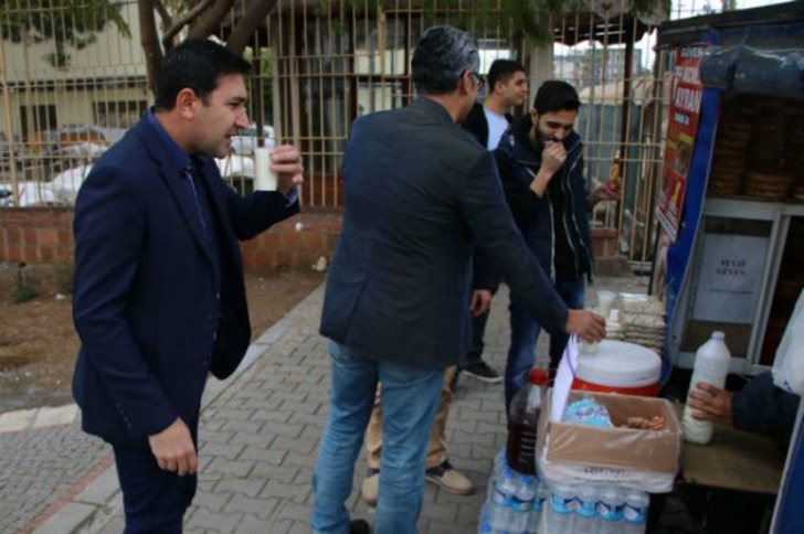 Ayrana Gizli Bir Formül Ekleyip Satış Rekorları Kıran Adanalı Seyyar Satıcı