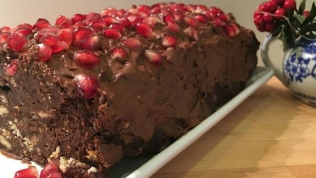 Çok Yakıştı: Çikolata Kaplı Narlı Mozaik Pasta