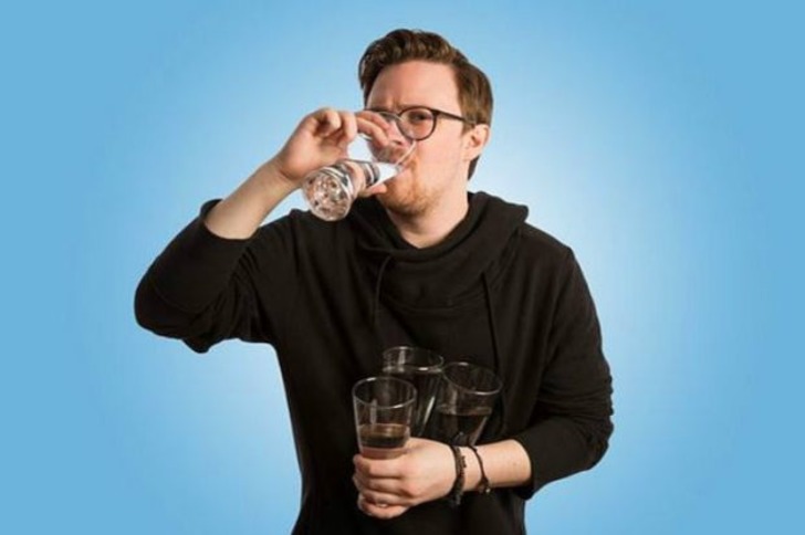 Çılgın Deney: 1 Ay Boyunca Her Gün Yaklaşık 4 Litre Su İçince Neler Oluyor?