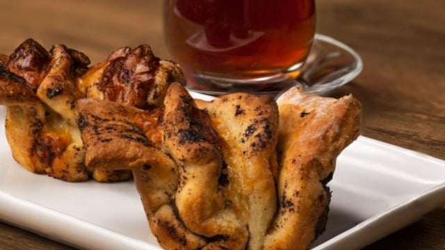 Üstelik Peynirli: Haşhaşlı Mini Çörek