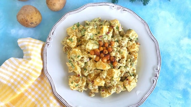 Pratik Eşlikçi: Çıtır Nohutlu Patates Salatası