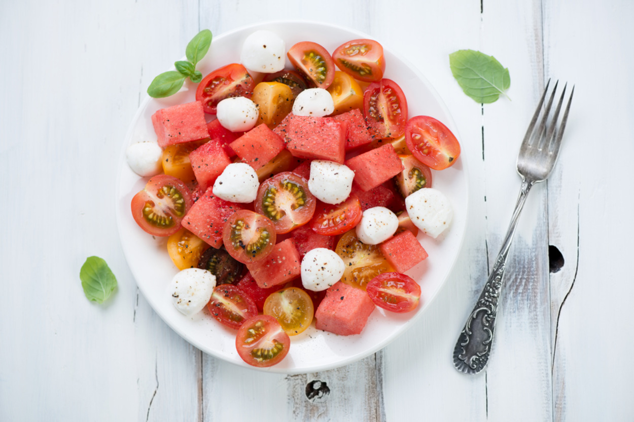 Diyet Yaptırır: Karpuzlu Domates Salatası