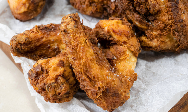 Dinamit Sos ve Nefis Lahana Salatasıyla: Çıtır Tavuk