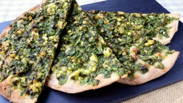 Mayasız Hamuruyla: Ispanaklı Peynirli Lahmacun