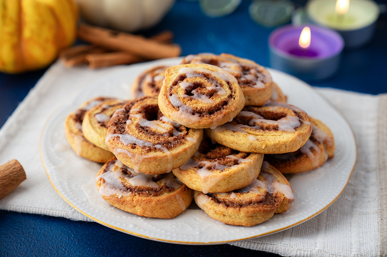 Cinnamon Roll Esintili: Bal Kabaklı Rulo Kurabiye