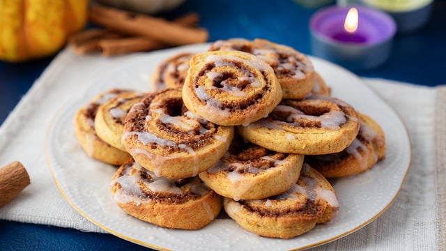 Cinnamon Roll Esintili: Bal Kabaklı Rulo Kurabiye