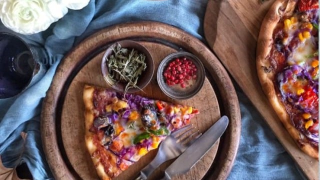 Renginde Asalet Var: Mor Lahanalı Pizza