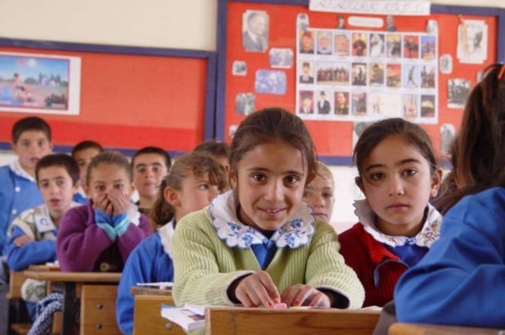 Çileğin Tadını Hiç Bilmeyen Diyarbakırlı Çocuklara İlk Kez Çilek Yediren Öğretmen