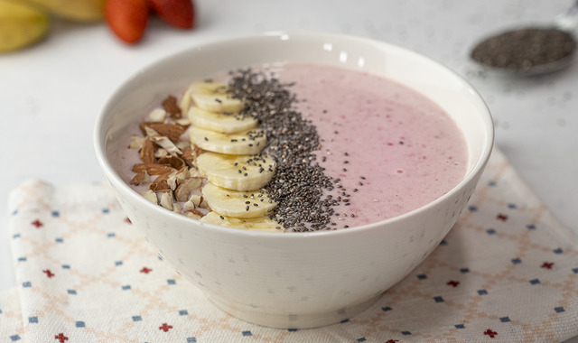 Pratik Kahvaltılık: Chialı Meyveli Bowl