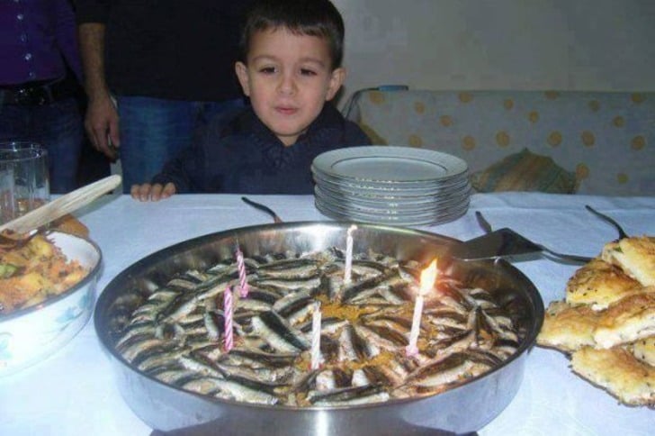 Sadece Türkiye'de Görebileceğiniz 11 Çok Bizden Doğum Günü Pastası