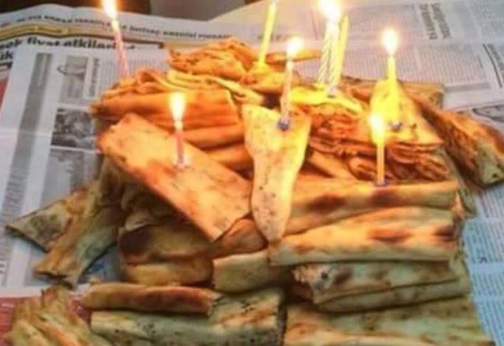 Sadece Türkiye'de Görebileceğiniz 11 Çok Bizden Doğum Günü Pastası