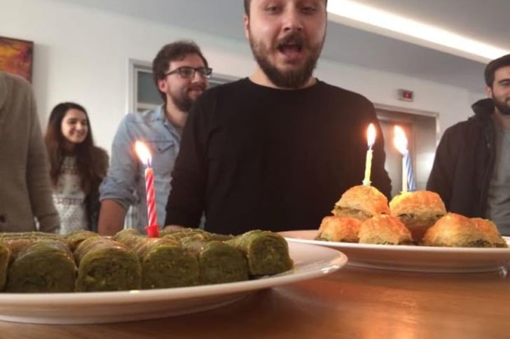 Sadece Türkiye'de Görebileceğiniz 11 Çok Bizden Doğum Günü Pastası