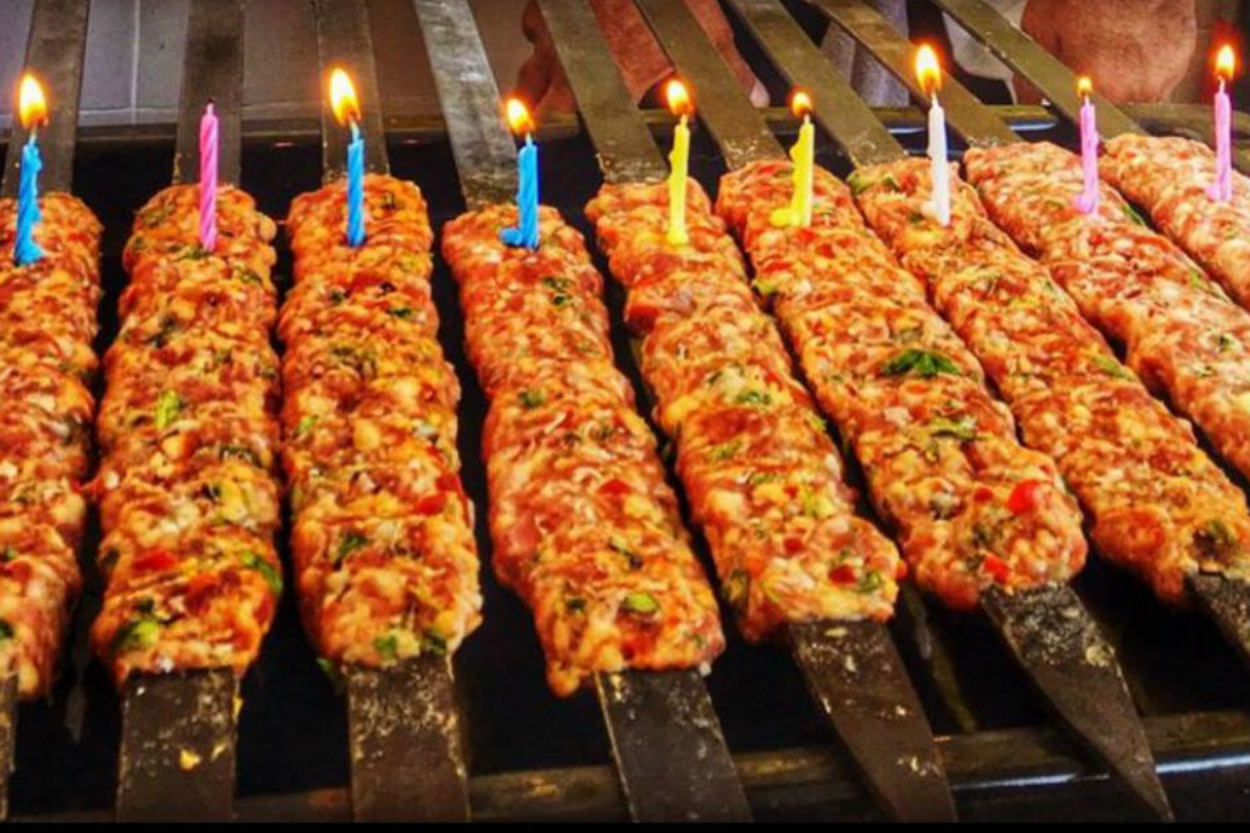 Sadece Türkiye'de Görebileceğiniz 11 Çok Bizden Doğum Günü Pastası