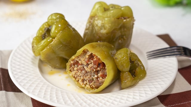 Pratik ve Sağlıklı: Kinoalı Biber Dolması