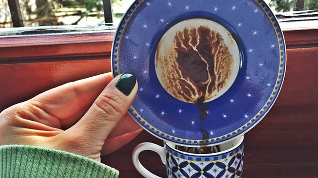 Kahve Falı Ritüellerine Giriş: "Ama Ben Bakmayı Bilmem ki"