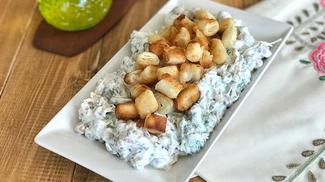 Lezzet Harmonisi: Çıtır Yufkalı Tavuklu Nohut Salatası