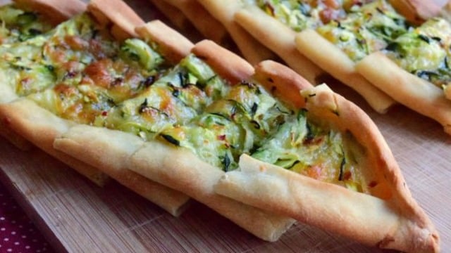 İncecik Hamuruyla: Kabaklı Pide