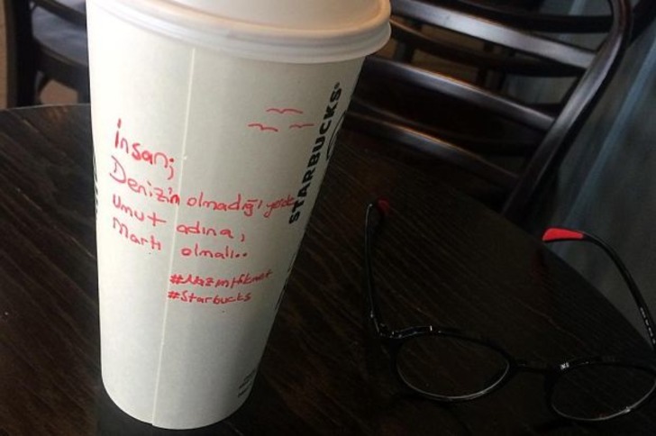 Kahveyi Ona Şiir Yazacak Kadar Çok Sevenler İçin 16 Şiir Starbucks'ta Örneği