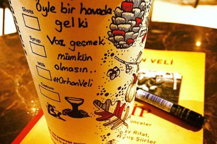 Kahveyi Ona Şiir Yazacak Kadar Çok Sevenler İçin 16 Şiir Starbucks'ta Örneği