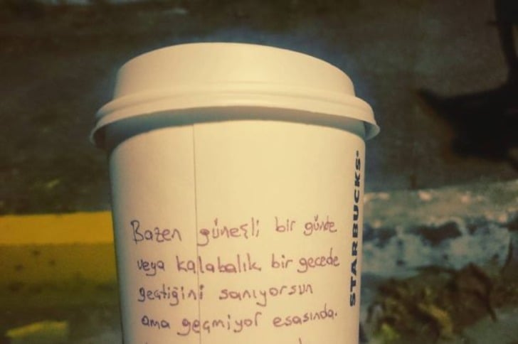 Kahveyi Ona Şiir Yazacak Kadar Çok Sevenler İçin 16 Şiir Starbucks'ta Örneği