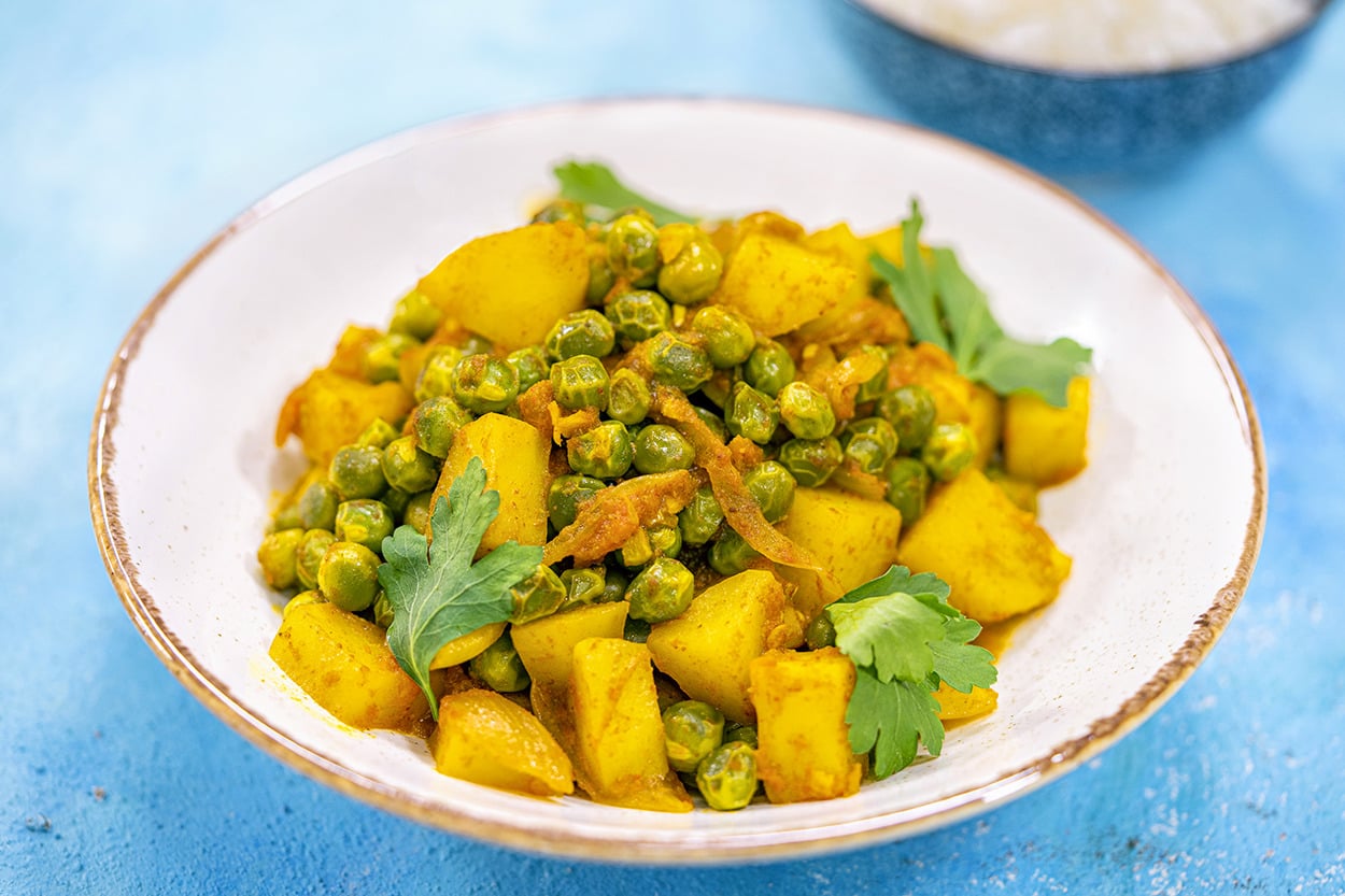 Lezzeti Baharatında: Patatesli ve Bezelyeli Curry