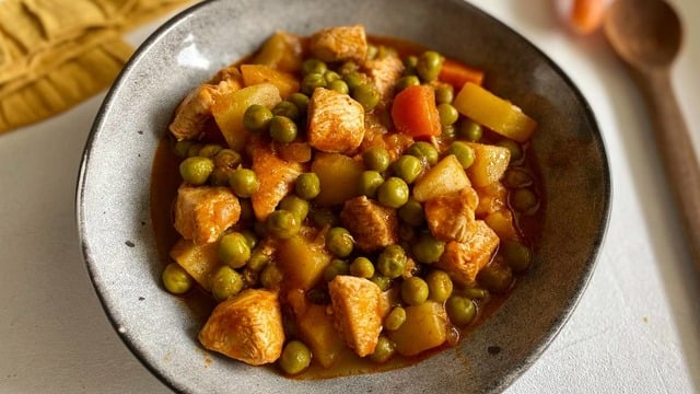 Pek Kolay: Bezelyeli Tavuk