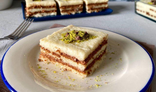 Bir Nev-i Pratik Pasta: Bisküvili İrmik Tatlısı