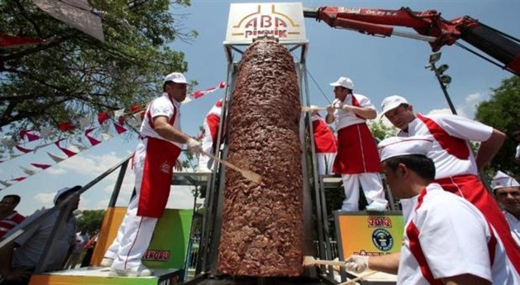 Guinness'e "Türk'e İmkansız De Sonra Otur İzle" Yazdıran 11 Yemekli Rekor