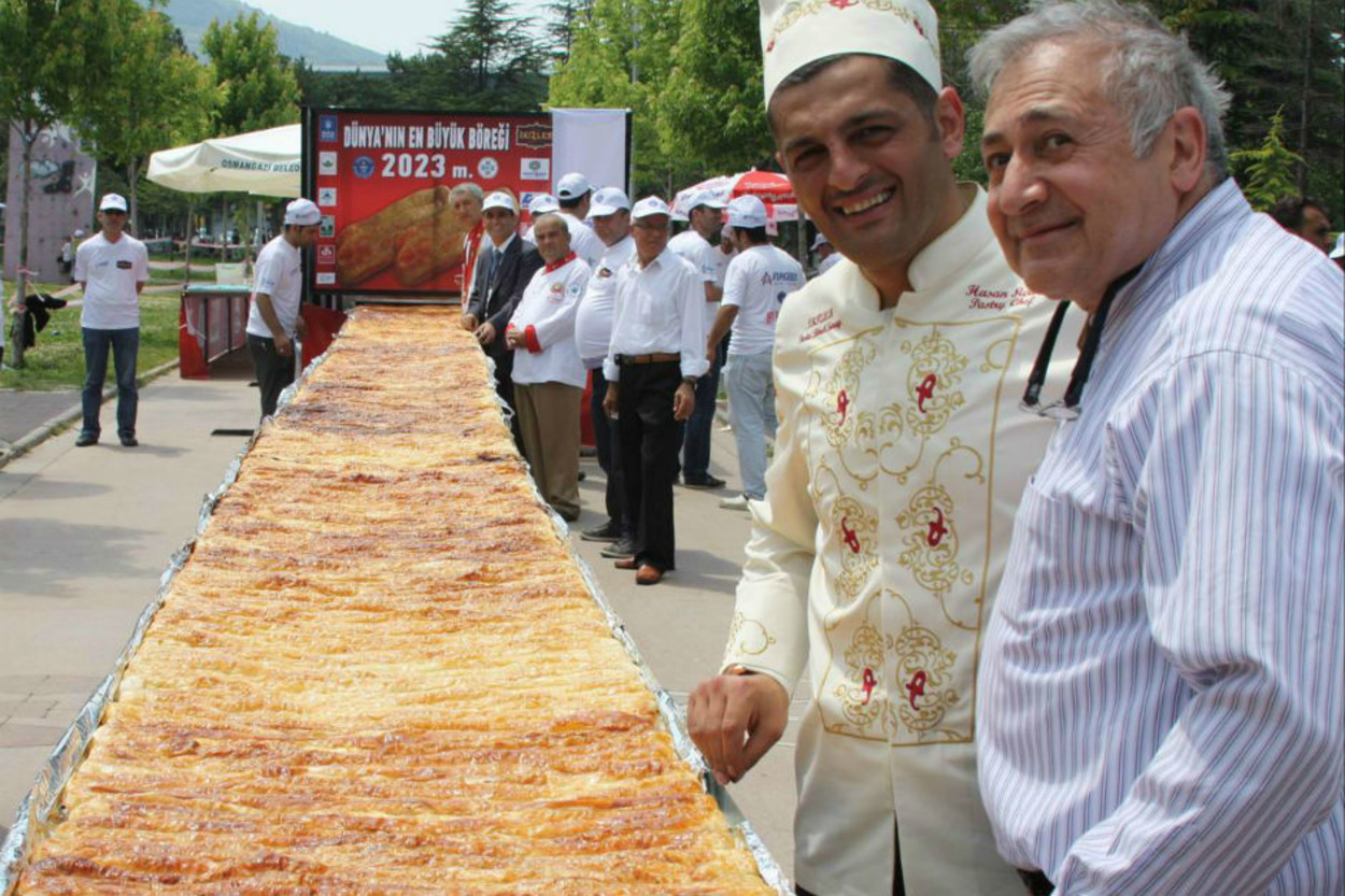 Guinness'e "Türk'e İmkansız De Sonra Otur İzle" Yazdıran 11 Yemekli Rekor